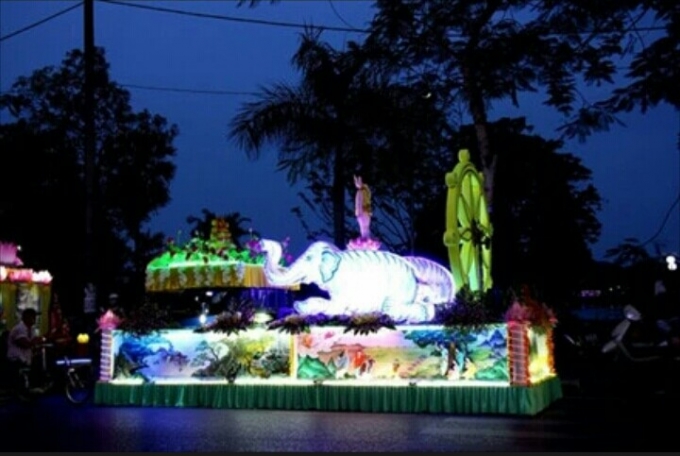 Huế: Phố phường rực rỡ đ&oacute;n ch&agrave;o Đại lễ Phật đản