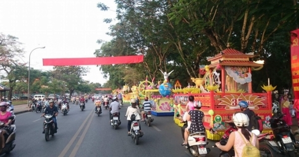 Huế: Phố phường rực rỡ đón chào Đại lễ Phật đản