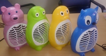 Đèn bắt muỗi ăn theo virus Zika