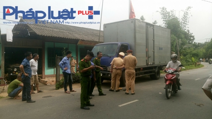 Xe tải ngược chiều.