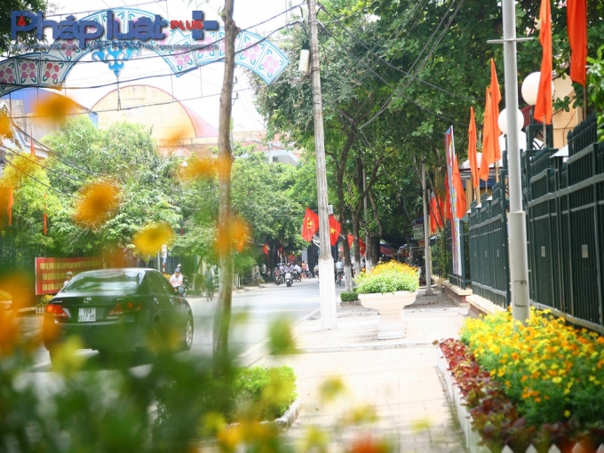 H&agrave;ng r&agrave;o, cửa cổng,..của c&aacute;c cơ quan, tổ chức,...