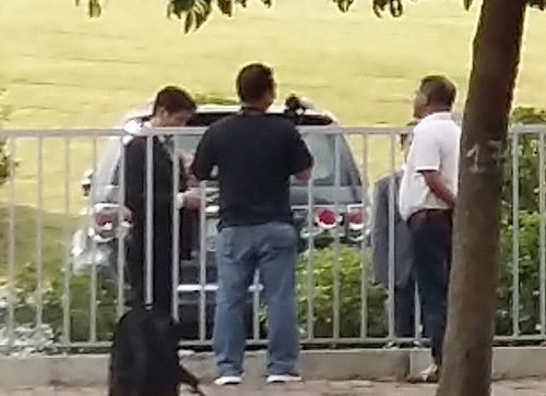 Lực lượng bảo vệ, an ninh tại kh&aacute;ch sạn quốc tế tr&ecirc;n đường Đỗ Đức Dục kiểm tra v&agrave; cấm quay phim chụp ảnh quanh kh&aacute;ch sạn.