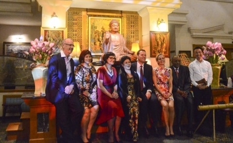 Nữ họa sỹ quốc tế Văn Dương Thành giới thiệu bộ tranh về Đức Phật nhân Lễ Phật Đản