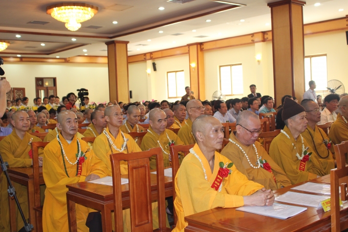 Đ&ocirc;ng đảo c&aacute;c Chư t&ocirc;n Phật tử đ&atilde; đến dự lễ.