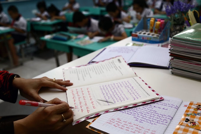 Kh&ocirc;ng chấm điểm học sinh tiểu học, nhiều gi&aacute;o vi&ecirc;n cho rằng học sinh lười hơn.&nbsp;