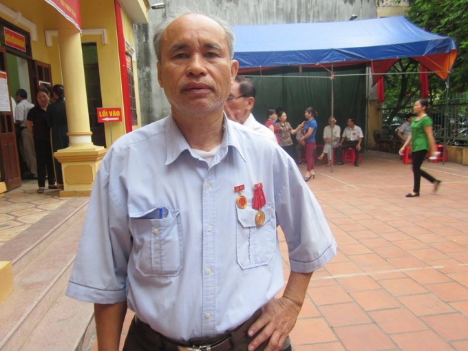 &Ocirc;ng Phạm Văn Quyết, Cựu chiến binh&nbsp;mong muốn: Trong t&igrave;nh h&igrave;nh ch&iacute;nh trị hết sức phức tạp như hiện nay, t&ocirc;i mong muốn t&igrave;m được 1 người c&oacute; đủ tr&igrave;nh độ, đủ đức để ch&egrave;o l&aacute;i, g&aacute;nh v&aacute;c trọng tr&aacute;ch đưa đất nước m&igrave;nh ph&aacute;t triển hơn nữa trong thời kỳ hiện nay. Kh&ocirc;ng những vậy, t&ocirc;i cũng mong muốn c&aacute;c vị l&atilde;nh đạo sau khi tr&uacute;ng cử, h&atilde;y thay tiếng n&oacute;i của nh&acirc;n d&acirc;n l&agrave;m sao để thay đổi chất lượng thực phẩm hiện nay. L&agrave;m sao để con em ch&uacute;ng ta kh&ocirc;ng phải ng&agrave;y ng&agrave;y đối diện với thực phẩm bẩn.