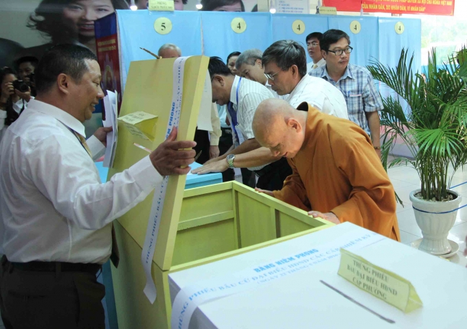 Kiểm tra h&ograve;m phiếu trước l&uacute;c bỏ phiếu