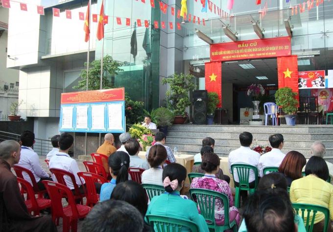 Buổi lễ khai mạc diễn ra ngắn gọn với sự tham dự của c&aacute;c cử tri.