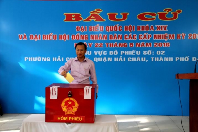 &Ocirc;ng Nguyễn Xu&acirc;n Anh, B&iacute; thư th&agrave;nh ủy Đ&agrave; Nẵng bỏ l&aacute; phiếu đầu ti&ecirc;n bầu cử Đại biểu&nbsp;Quốc hội kh&oacute;a XIV v&agrave; đại biểu HĐND c&aacute;c cấp nhiệm kỳ 2016-2021.