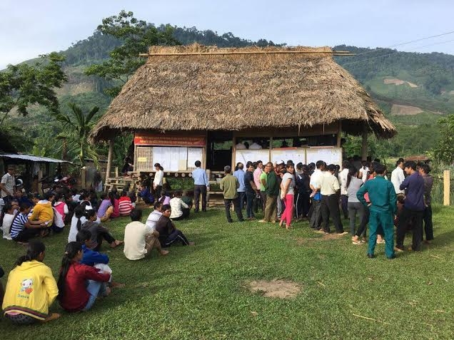 Người d&acirc;n v&ugrave;ng cao huyện Phước Sơn (Quảng Nam) đi bỏ phiếu.