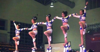 Mãn nhãn với môn thể thao Cheerleading