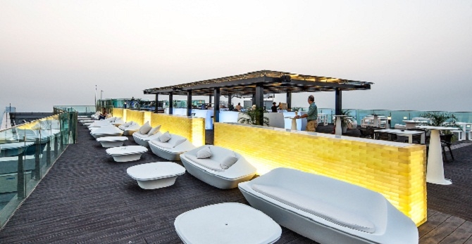 5 qu&aacute;n c&agrave; ph&ecirc; c&oacute; thể ngắm to&agrave;n cảnh vẻ đẹp lung linh của H&agrave; Nội