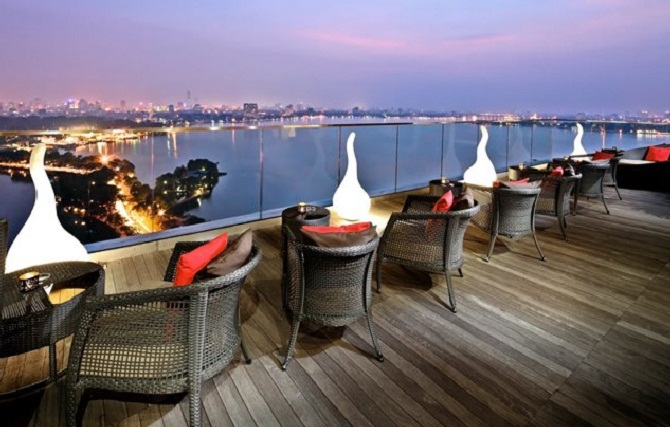 5 qu&aacute;n c&agrave; ph&ecirc; c&oacute; thể ngắm to&agrave;n cảnh vẻ đẹp lung linh của H&agrave; Nội