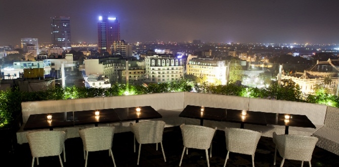 5 qu&aacute;n c&agrave; ph&ecirc; c&oacute; thể ngắm to&agrave;n cảnh vẻ đẹp lung linh của H&agrave; Nội