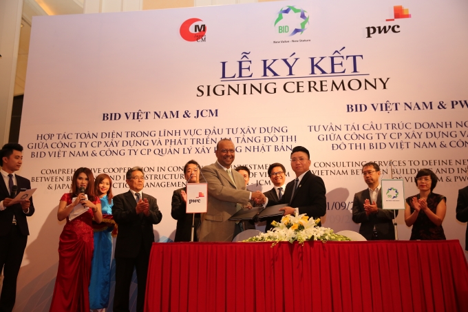 Lễ k&yacute; kết Hợp đồng tư vấn t&aacute;i cấu tr&uacute;c Doanh nghiệp giữa BIDGROUP v&agrave; PwC th&aacute;ng 9/2015.