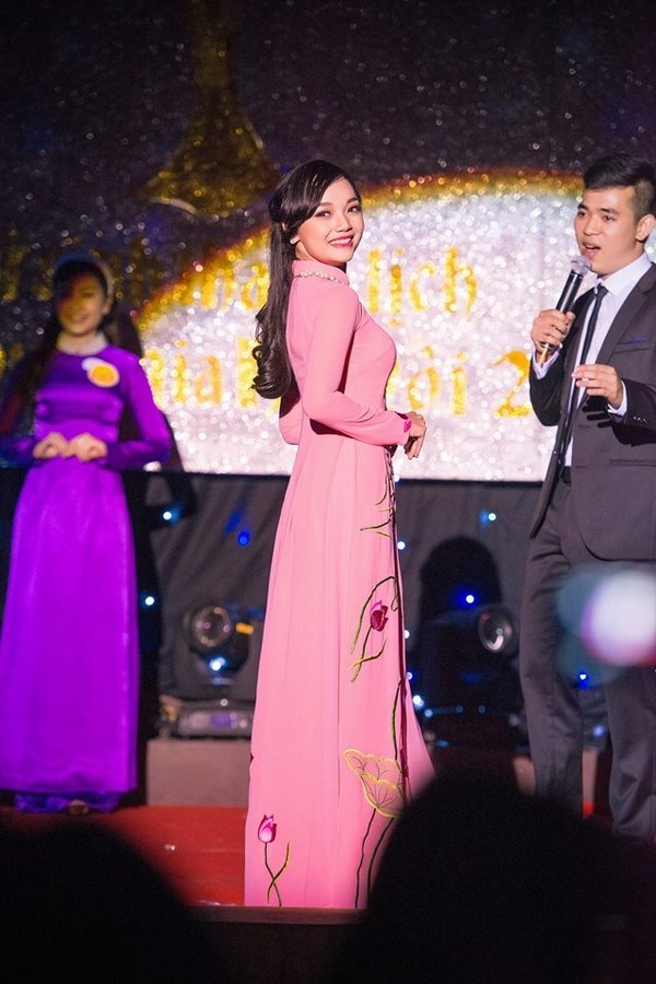 Gặp nữ sinh tặng hoa ch&agrave;o mừng Tổng thống Obama tới Việt Nam