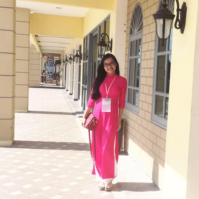 Trần Mỹ Linh trong t&agrave; &aacute;o d&agrave;i duy&ecirc;n d&aacute;ng.