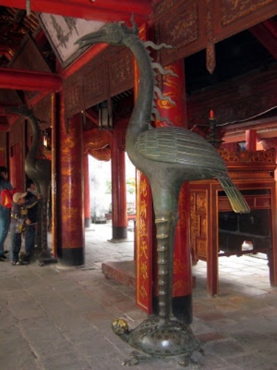 H&igrave;nh ảnh r&ugrave;a đội hạc trong Văn miếu Quốc Tử Gi&aacute;m. Ảnh: internet.