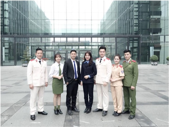 Hoa kh&ocirc;i Minh Phương (ch&iacute;nh giữa).