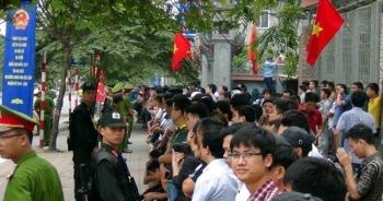 Chùm ảnh: Người dân thủ đô tập trung dõi theo đoàn xe của Tổng thống Obama