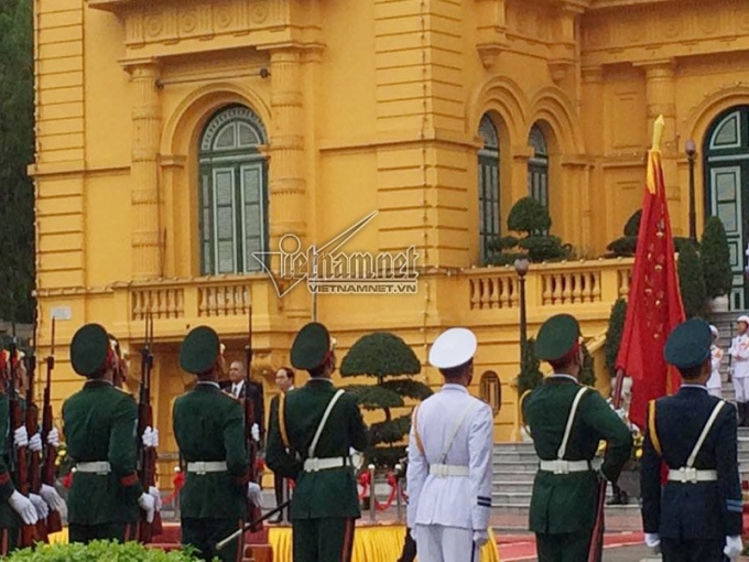 Đội danh dự tuyệt đẹp đ&oacute;n Tổng thống Obama