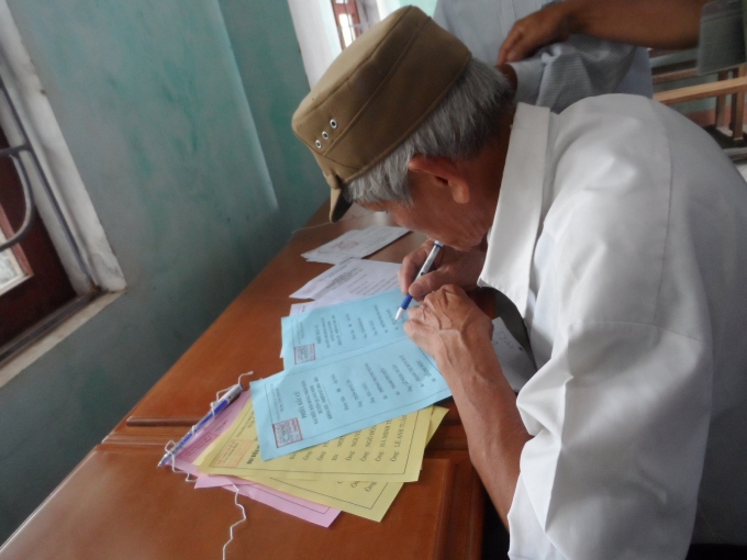 Bầu cử đại biểu Quốc hội v&agrave; Hội đồng nh&acirc;n d&acirc;n c&aacute;c cấp ko chỉ l&agrave; nơi thực hiện quyền, nghĩa vụ của c&ocirc;ng d&acirc;n m&agrave; c&ograve;n l&agrave; nơi thể hiện sự quan t&acirc;m, chia sẻ. Mỗi l&aacute; phiếu được bỏ v&agrave;o th&ugrave;ng đều đ&aacute;ng tr&acirc;n trọng, mỗi người đi bỏ phiếu đều đ&aacute;ng qu&yacute; trọng. Đ&oacute; l&agrave; t&iacute;nh nhan văn v&agrave; sự đo&agrave;n kết của một cộng đồng.