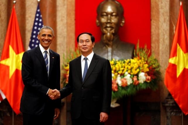 Chủ tịch nước Trần Đại Quang bắt tay với Tổng thống Obama. (Ảnh: Reuters)