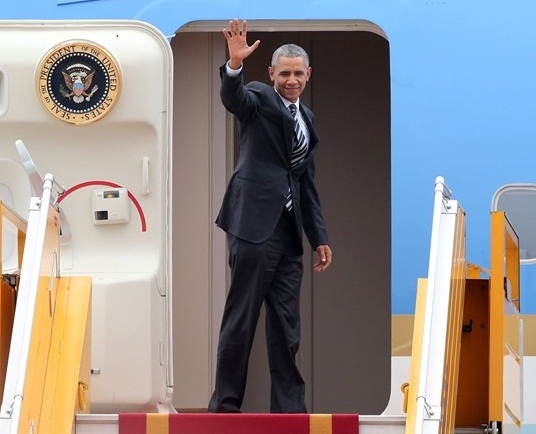 &nbsp;Tổng thống Mỹ Obama l&ecirc;n chuy&ecirc;n cơ Air Force One chuẩn bị&nbsp;cất c&aacute;nh bay v&agrave;o TP HCM.