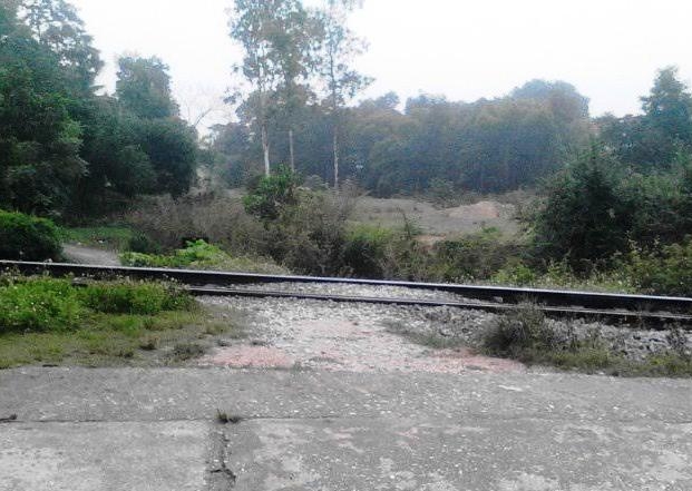 Hiện trường vụ tai nạn hi hữu khiến một thiếu ni&ecirc;n tử vong.