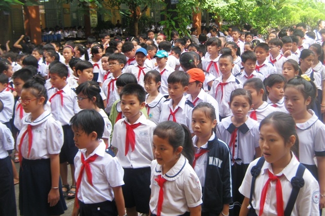 &Aacute;p lực về sĩ số học sinh...