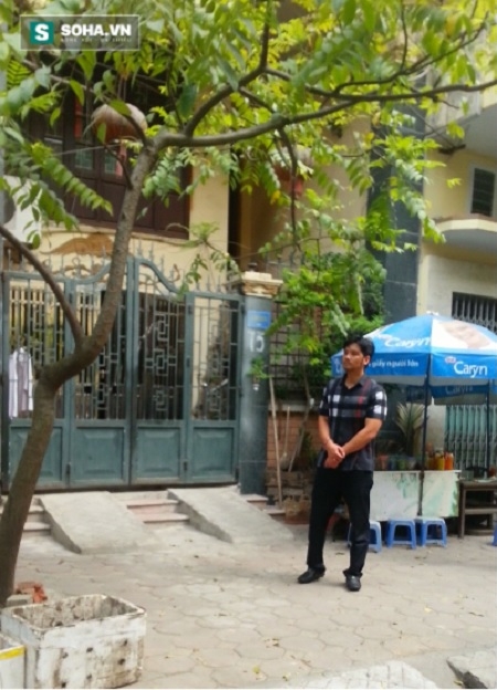 H&igrave;nh ảnh nghi phạm tại hiện trường v&agrave;o l&uacute;c 14h48' (Ảnh: H&agrave; Kh&ecirc;).