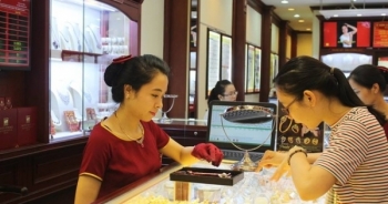 Giá vàng ngày 25/5: Trượt dốc không phanh