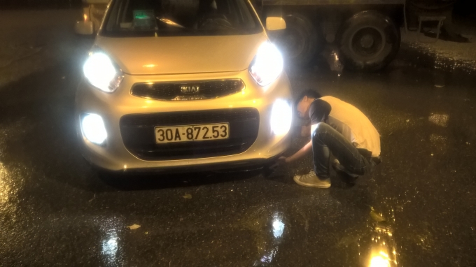 Xe taxi bị chết m&aacute;y.