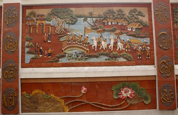 Con đường gốm n&agrave;y đ&atilde; tạo n&ecirc;n vẻ đẹp của con phố, ch&iacute;nh v&igrave; thế m&agrave; người d&acirc;n ở đ&acirc;y đ&atilde; cũng nhau giữ g&igrave;n, lau ch&ugrave;i thường xuy&ecirc;n. Đ&atilde; qua hơn 2 năm m&agrave; những bức gốm vẫn vẹn nguy&ecirc;n.