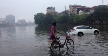 Hà Nội: Người dân khốn khổ trước " phố hóa sông "