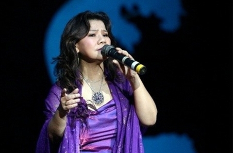 Thanh Hoa hát Giọt nắng hồng tạm biệt khán giả Việt Nam