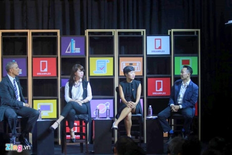 Uy&ecirc;n Vy, Th&uacute;y Hằng, Khoa Phạm (từ tr&aacute;i sang) trong buổi đối thoại với Tổng thống Obama.