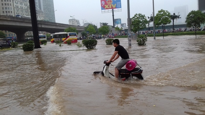 H&agrave; Nội: &Ocirc; t&ocirc;, xe m&aacute;y la liệt