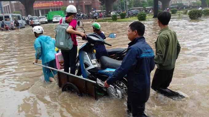 Phương &aacute;n cứu trợ đối với t&igrave;nh trạng xe chết m&aacute;y giữa đường do ngập lụt.