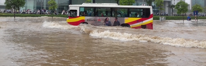 H&agrave; Nội: &Ocirc; t&ocirc;, xe m&aacute;y la liệt