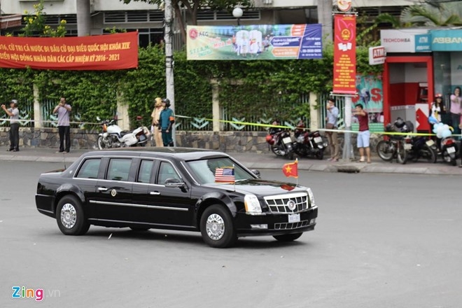 Đo&agrave;n xe hướng về ph&aacute;i s&acirc;n bay T&acirc;n Sơn Nhất. (Ảnh: Zing.vn)