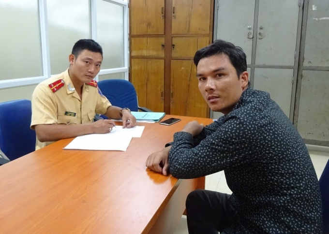 &nbsp;T&agrave;i xế xe tải Nguyễn Văn H&ugrave;ng tại cơ quan C&ocirc;ng an