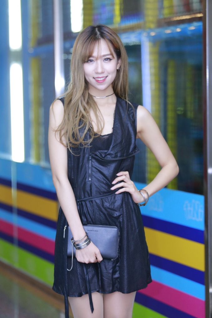 Trang Moon h&agrave;o hứng c&ugrave;ng Min gặp gỡ &ldquo;Những ch&agrave;ng trai ngoan&rdquo;