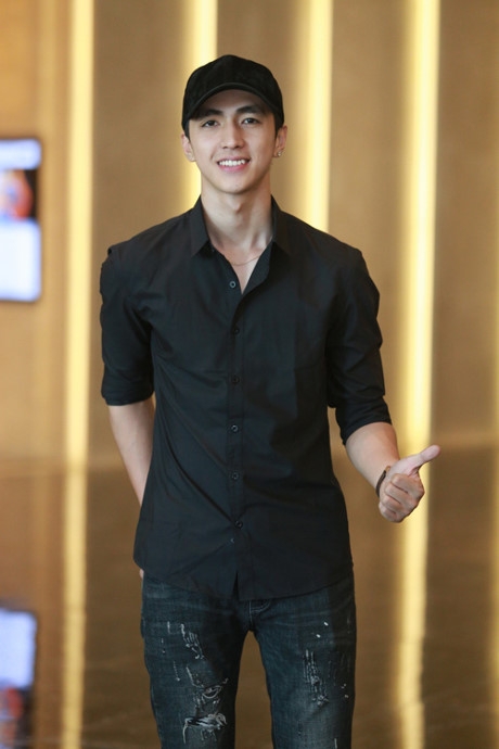 Trang Moon h&agrave;o hứng c&ugrave;ng Min gặp gỡ &ldquo;Những ch&agrave;ng trai ngoan&rdquo;