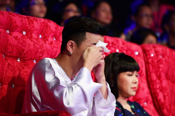 Việt Hương l&ecirc;n tiếng về tin đồn thi&ecirc;n vị nghệ sĩ cải lương hơn diễn vi&ecirc;n h&agrave;i