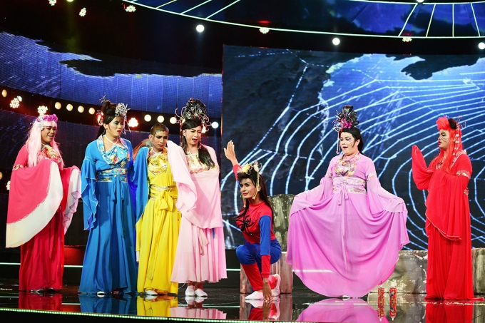 Việt Hương l&ecirc;n tiếng về tin đồn thi&ecirc;n vị nghệ sĩ cải lương hơn diễn vi&ecirc;n h&agrave;i