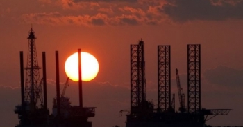 Lần đầu tiên trong năm 2016 giá dầu vượt mốc 50 USD/thùng