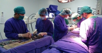 Thay đốt sống cổ nhân tạo thành công cho bệnh nhân thoái hóa khớp