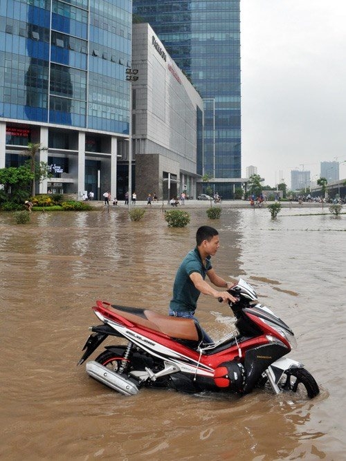 Chỉ sau một đ&ecirc;m, Keangnam giống như biển nước