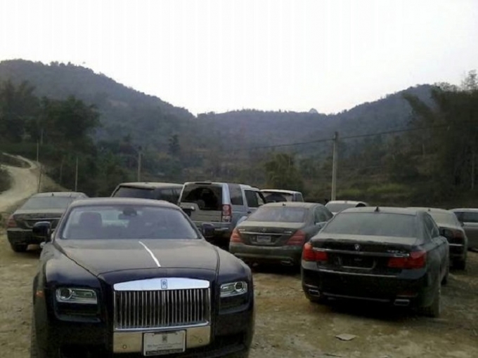 Trong năm 2013, c&aacute;c hoạt động vận chuyển xe sang từ Việt Nam chuyển qua Trung Quốc bị